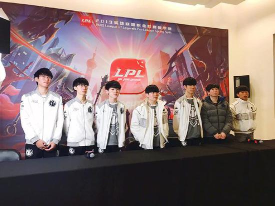 公众人物在 公众人物在