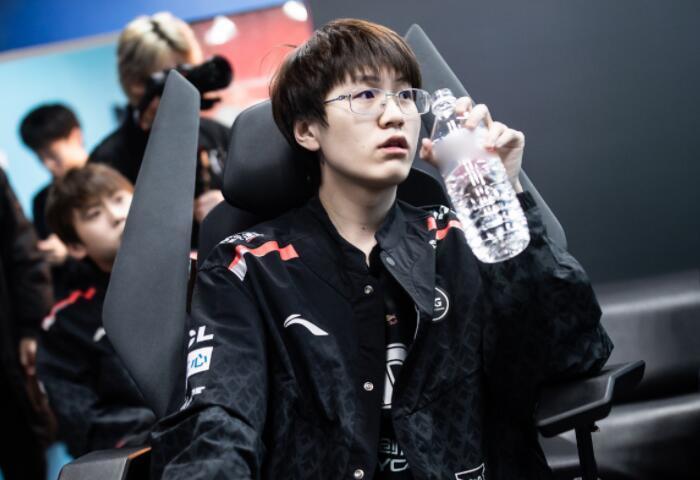 可笑又可悲 可笑又可悲